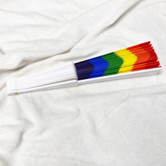 Rainbow Fan - Picture 5 of 5